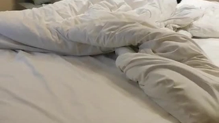 少妇穿着睡衣匆忙偷情！！老公还在家里等着吃饭！！