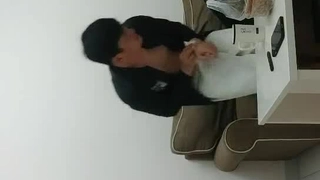 红唇美女小姐姐！掰开穴直接尿尿！跪着翘起大肥臀，手指猛扣骚逼，特写视角极度诱惑