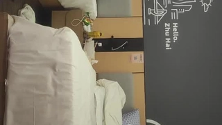 某音小网红，带着口罩生怕被人认出来