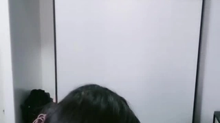 高中生-肖兔兔-：啊啊啊好舒服快插，我他妈现在浑身是汗了，狂干萝莉无套内射，嫩炸了！