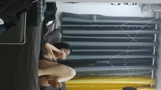 老头猛吸女大学奶头爆操女友的网红闺蜜，大长腿身材极品