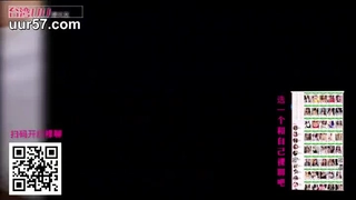 穿jk出来背着对象再次被我内射精液从逼里流出急忙让我拿纸