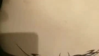 疫情稍有好转广州城中村里小姐也复工了大白天小巷到处坐着等客的妹子 消息来源: Ｊａｓｏｎ