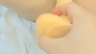 拥有巨大阴蒂的业余少女享受着激烈的口交